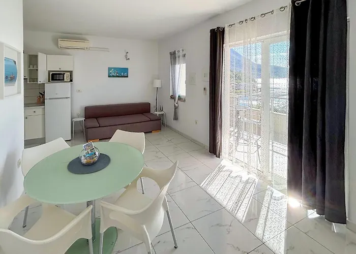 1 Bedroom Lovely In * Podgora (Split-Dalmatia)