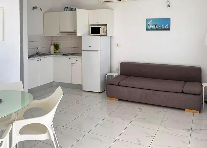 1 Bedroom Lovely In Apartment