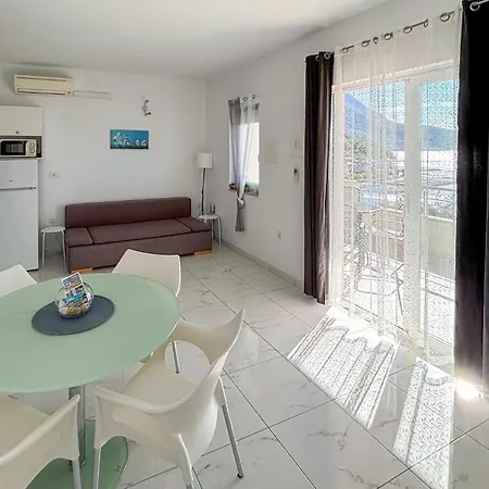1 Bedroom Lovely In * Podgora (Split-Dalmatia)